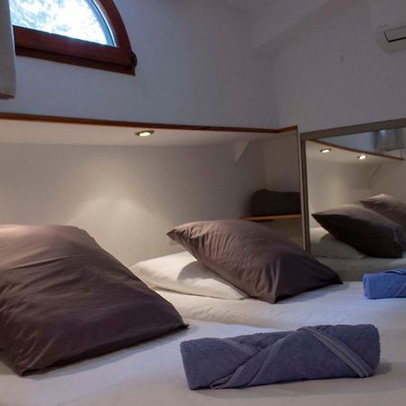 Peniche Le Black Mountain Hotel Villepinte  Bagian luar foto