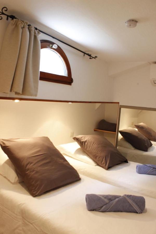Peniche Le Black Mountain Hotel Villepinte  Bagian luar foto