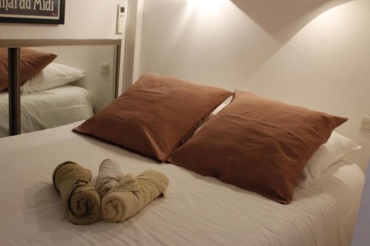 Peniche Le Black Mountain Hotel Villepinte  Bagian luar foto